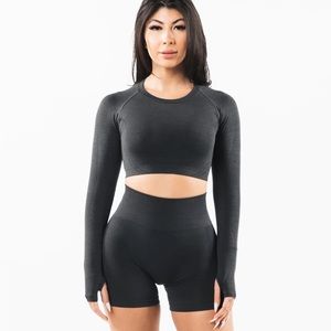 Alphalete stratus top Medium